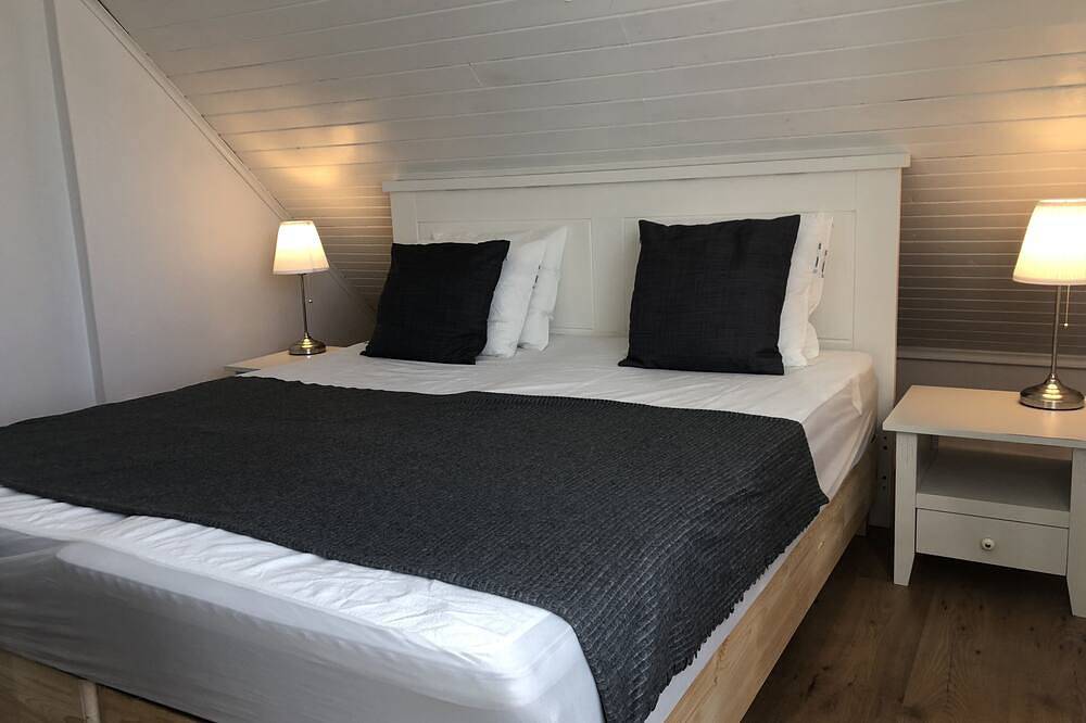 Big house with wifi, sleeps 8. 4 mins from Isaberg skiing, Mtb and golf course. in Nissafors, Isaberg