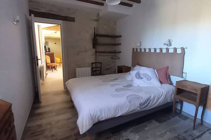 Casa de campo con piscina climatizada, cerca de la playa y equipada para familias. in Challans, Valle del Loira