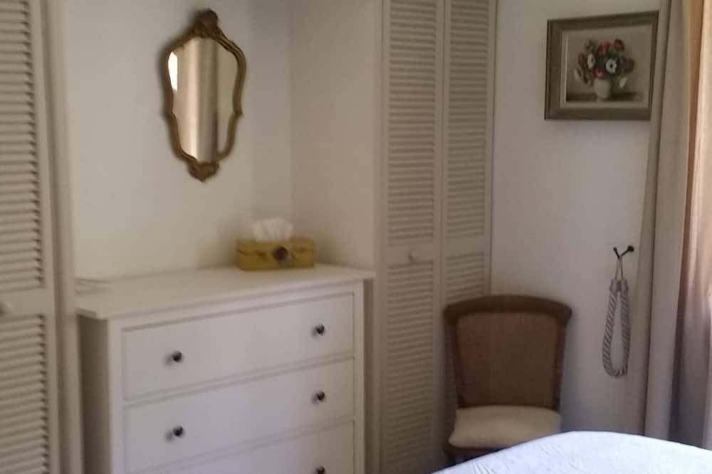 Charming air-conditioned villa with garden and swimming pool in Beaucaire, Nimes und Umgebung