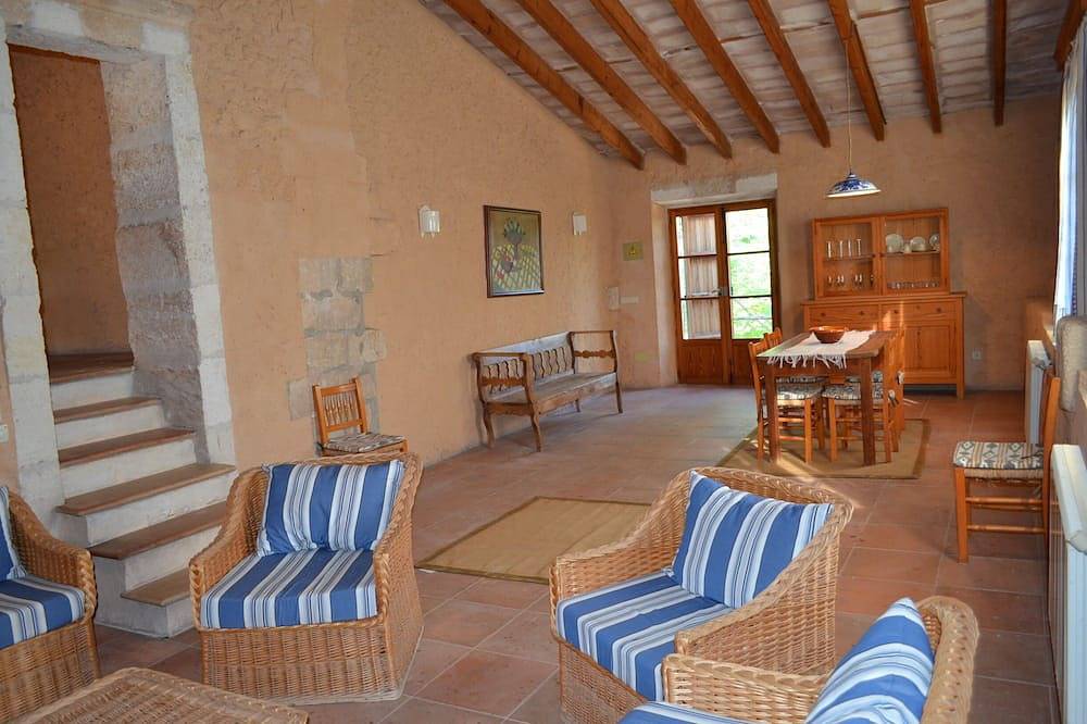 Rural apartment in the center of Mallorca for 2, 4 and 6 people in Sineu, Majorca Center