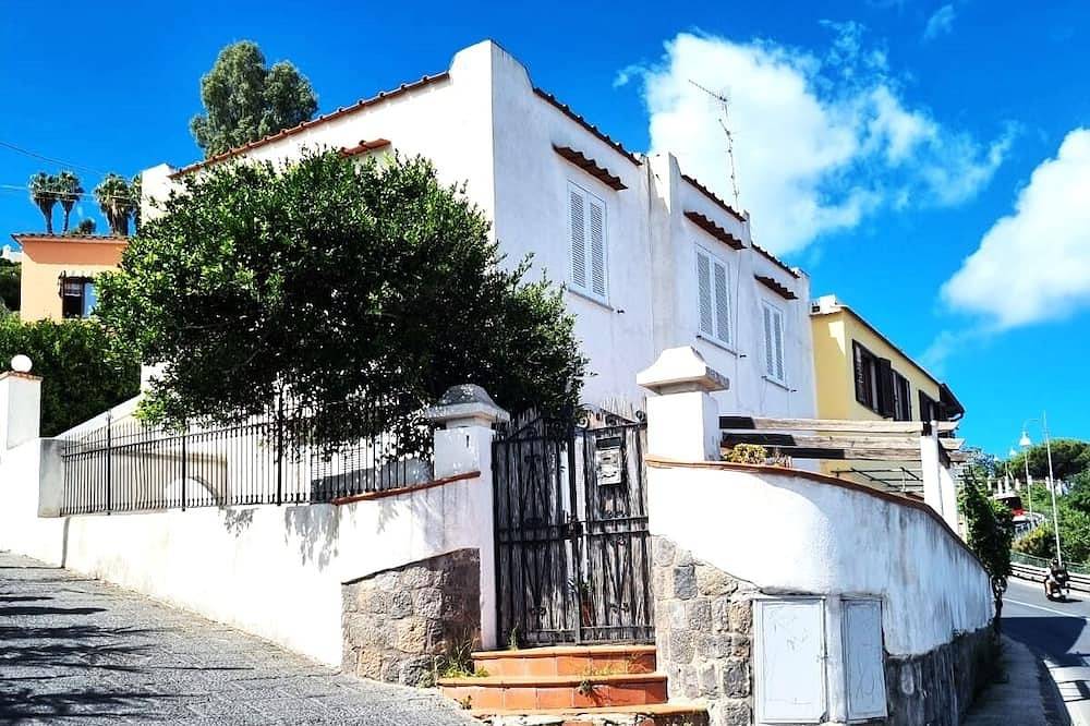 Ganze Wohnung, Comfortable Holiday Home with City-Sea View in center of Lacco Ameno (Ischia) in Lacco Ameno, Ischia
