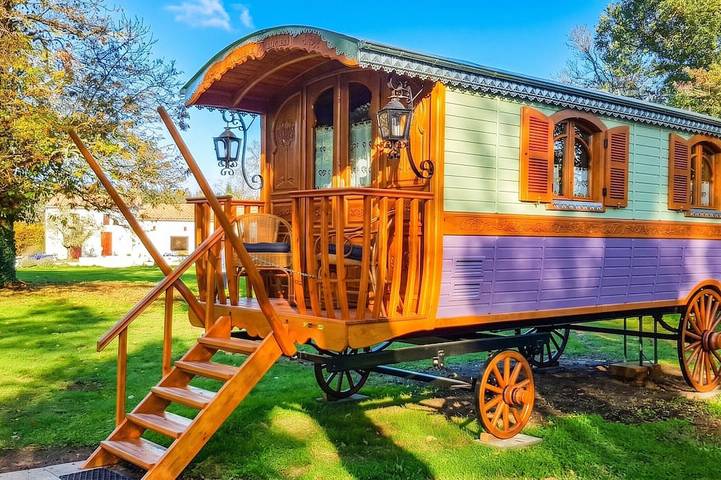 Location de vacances pour 2 personnes, avec Piscine à Bussac-Forêt