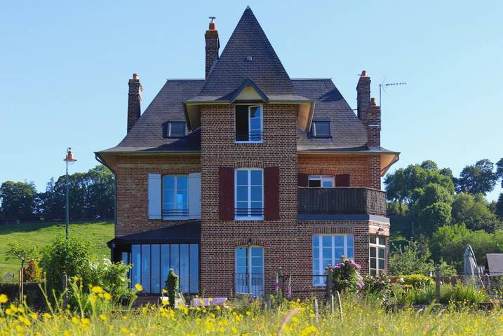 Location de vacances pour 2 personnes, avec Terrasse et Jardin ainsi que Piscine et Sauna à La Rivière-Saint-Sauveur