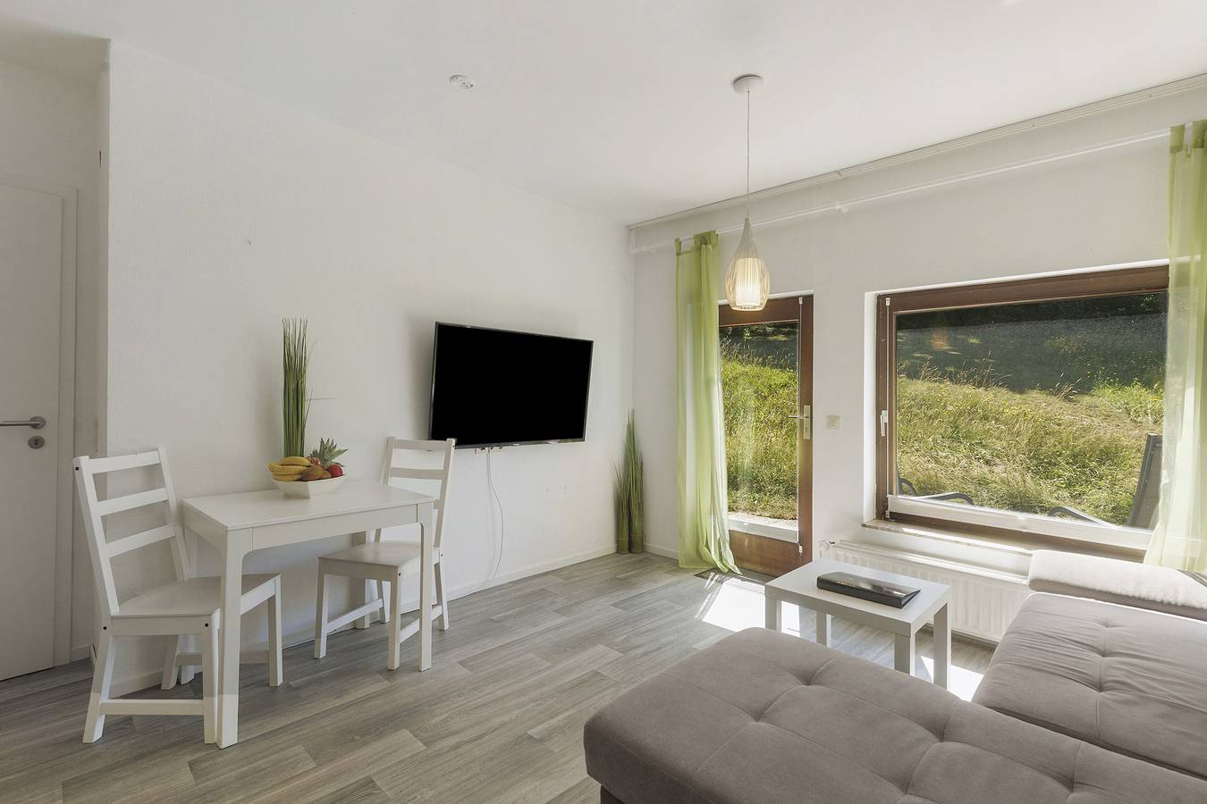 Bungalow 'Die Grüne Wiese' with Shared Terrace, Shared Garden and Wi-Fi in Niedenstein, Schwalm-Eder-Kreis