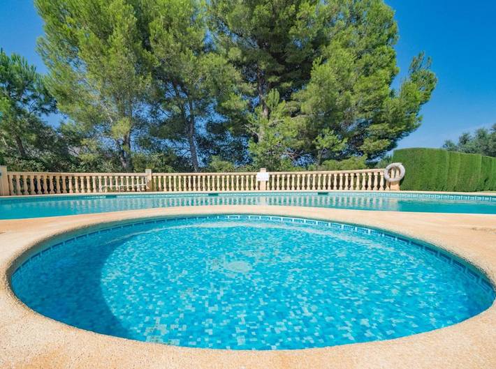 Casa de vacaciones para 5 personas, con piscina además de terraza y jardín - 1