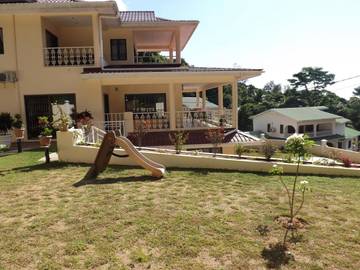 Maison d’hôte pour 3 personnes, avec jardin et vue dans Takamaka