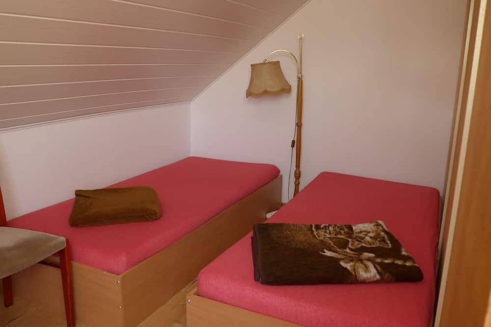 Ganze Wohnung, 3 Sterne Wohnung mit Pool, familienfreundlich, mit Hund, Seenähe in toller Natur in Crussow, Angermünde
