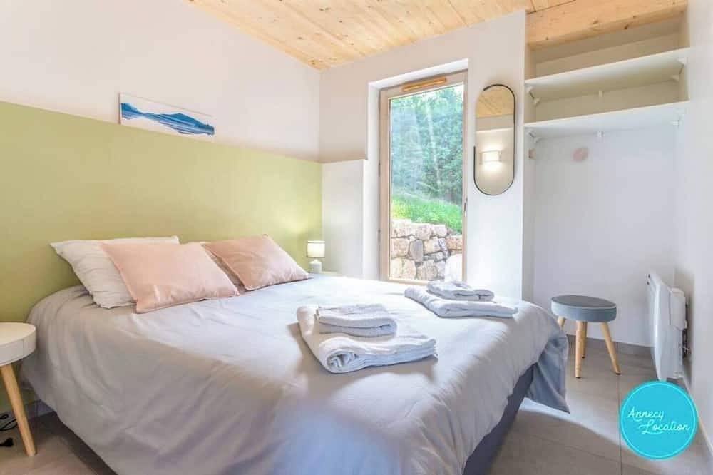 Magnificent Chalet : lake and mountain view. in Talloires-Montmin, Annecy region