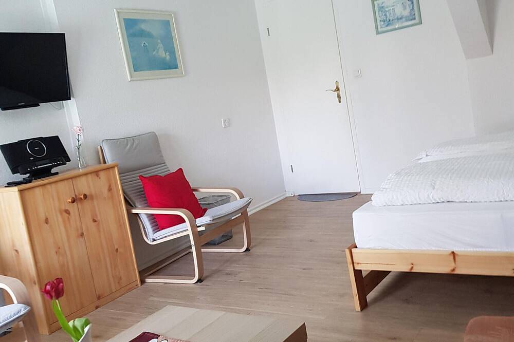 Ganze Wohnung, Apartment 'Wolf' mit privater Terrasse, Gemeinschaftsgarten und Wlan in Neuruppin, Ruppiner Seenland