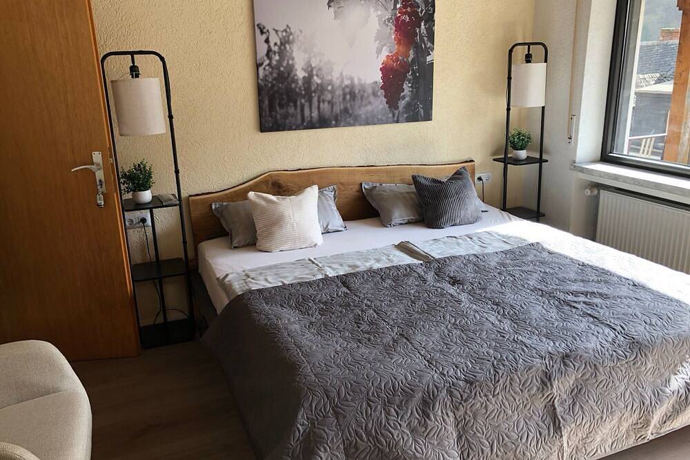 Ganze Wohnung, Zimmer 4D, 2. Og Mosellücke Angelina, mit Gemeinschaftsgarten, Balkon und Wlan in Klotten, Cochem-Zell