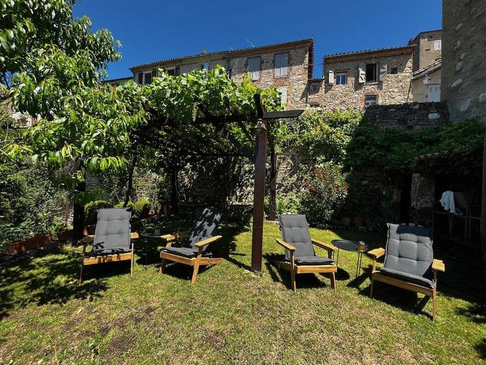 Chambre d’hôte pour 6 personnes, avec Balcon et Terrasse ainsi que Jardin et Vue à Cordes-sur-Ciel