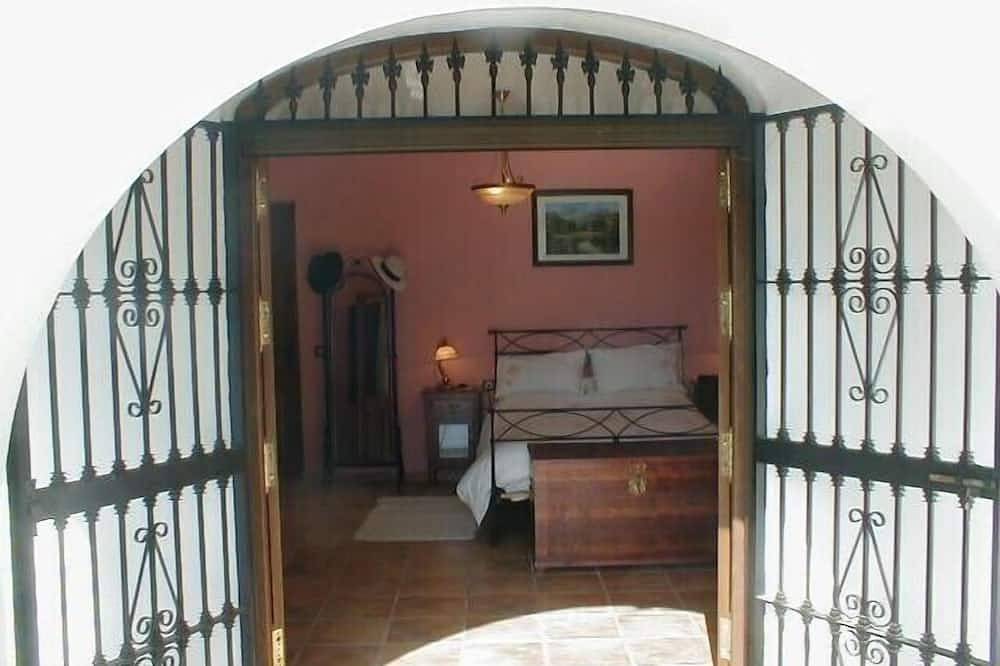 Villa de lujo con piscina y hermosas Vistas situado en 8 hectáreas de almendros… in Casabermeja, Provincia de Málaga