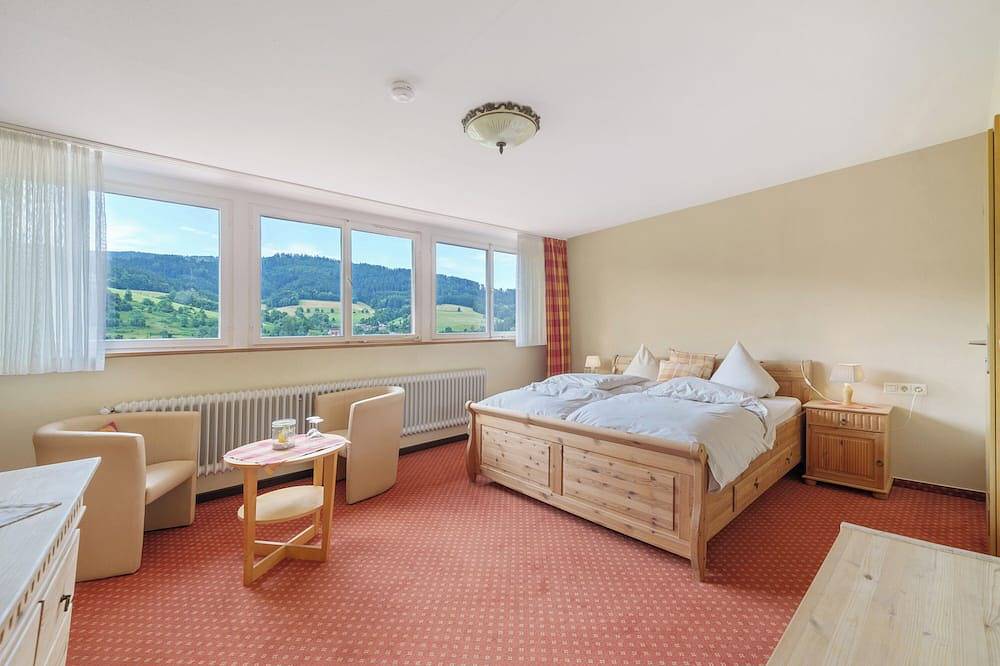Ganze Wohnung, Zimmer 'Komfortzimmer 1' mit Bergblick, Gemeinschaftsterrasse und Wi-Fi in Glottertal, Südschwarzwald