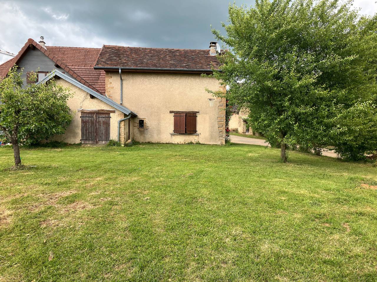 Maison de Vacances 'Gîte Du Poisson Rouge' avec Terrasse Privée et Jardin Commun in Molamboz, Jura