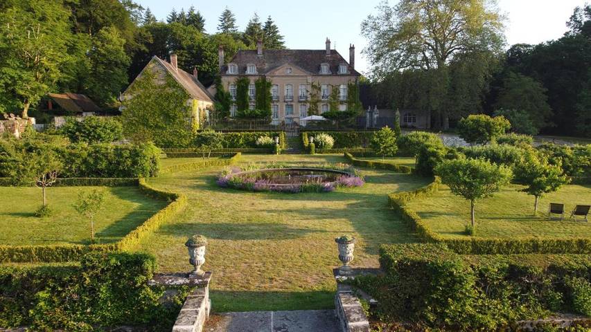 Chambre d’hôte pour 6 personnes, avec jardin et vue sur le lac ainsi que vue et piscine en Bourgogne - 3