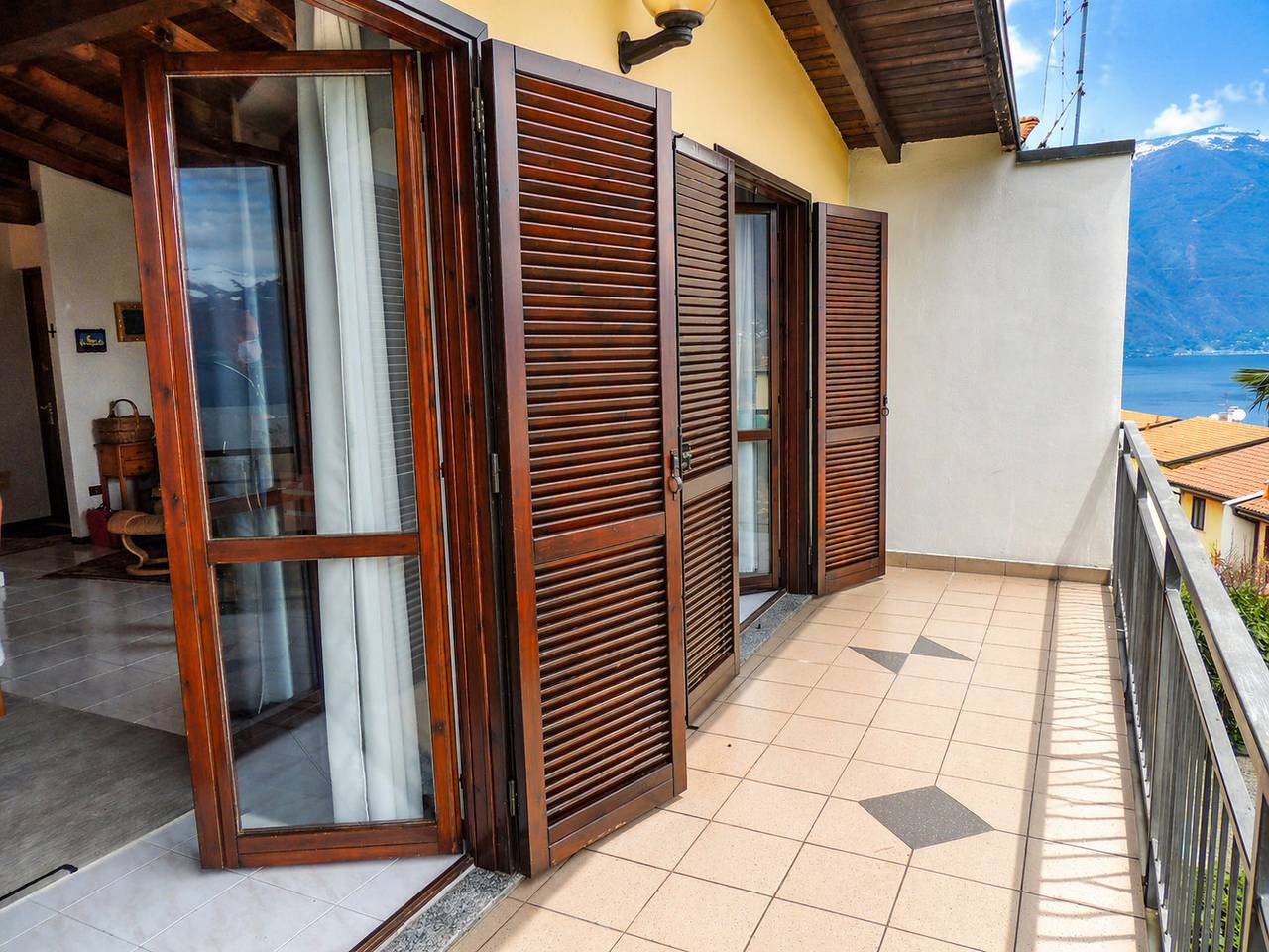 Apartamento entero, Residenza Arcobaleno: Appartamento Luca Pino in Pino sulla Sponda del Lago Maggiore, Maccagno con Pino e Veddasca