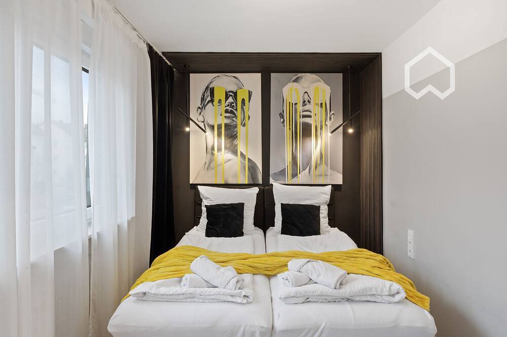 Entire apartment, Day Young Life 140sqm/ carport terrace barbecue table football. in Nuremberg, Franconia