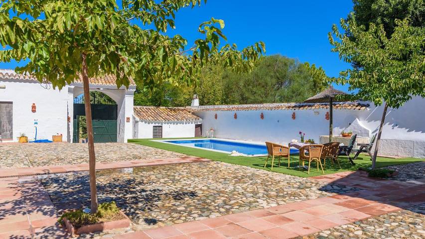 Casa rural para 20 personas, con piscina y balcón/terraza, Se admiten mascotas en Archidona - 2