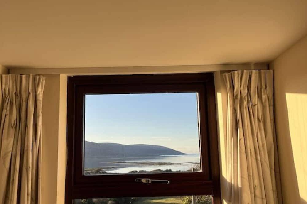 Cottage in a beautiful setting overlooking Galway Bay in Drumcreehy, County Clare