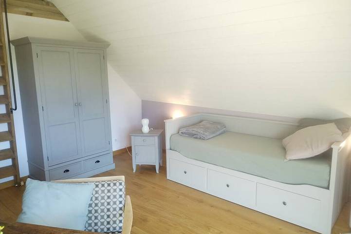 Gîte pour 5 personnes, avec piscine ainsi que jardin et jacuzzi à Montcony - 4