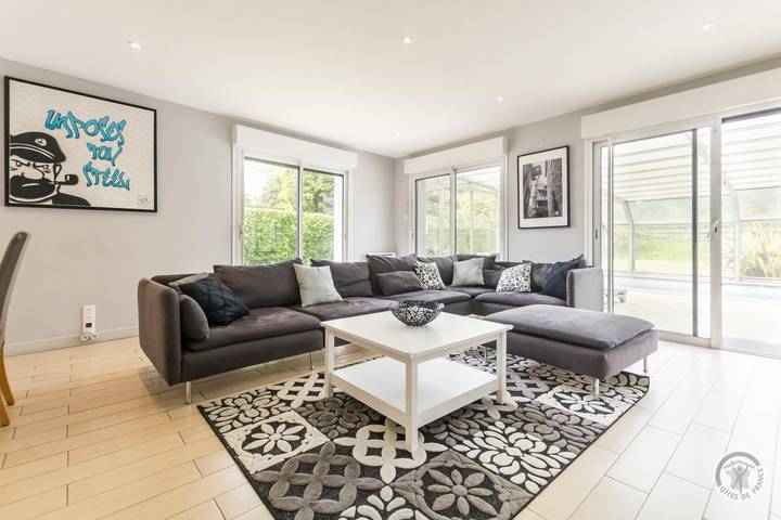 Gîte pour 10 personnes, avec jardin et piscine à Pontorson - 4