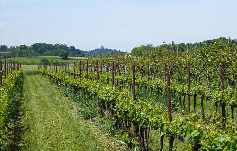 Accogliente appartamento 2BR con parcheggio e AC vicino al centro città! in Marano di Valpolicella, Provincia di Verona