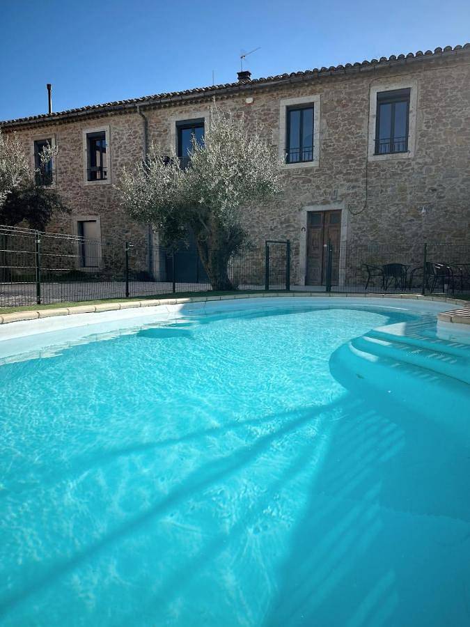 Ferienwohnung für 4 Personen, mit Terrasse und Whirlpool sowie Garten und Pool in Lézignan-Corbières
