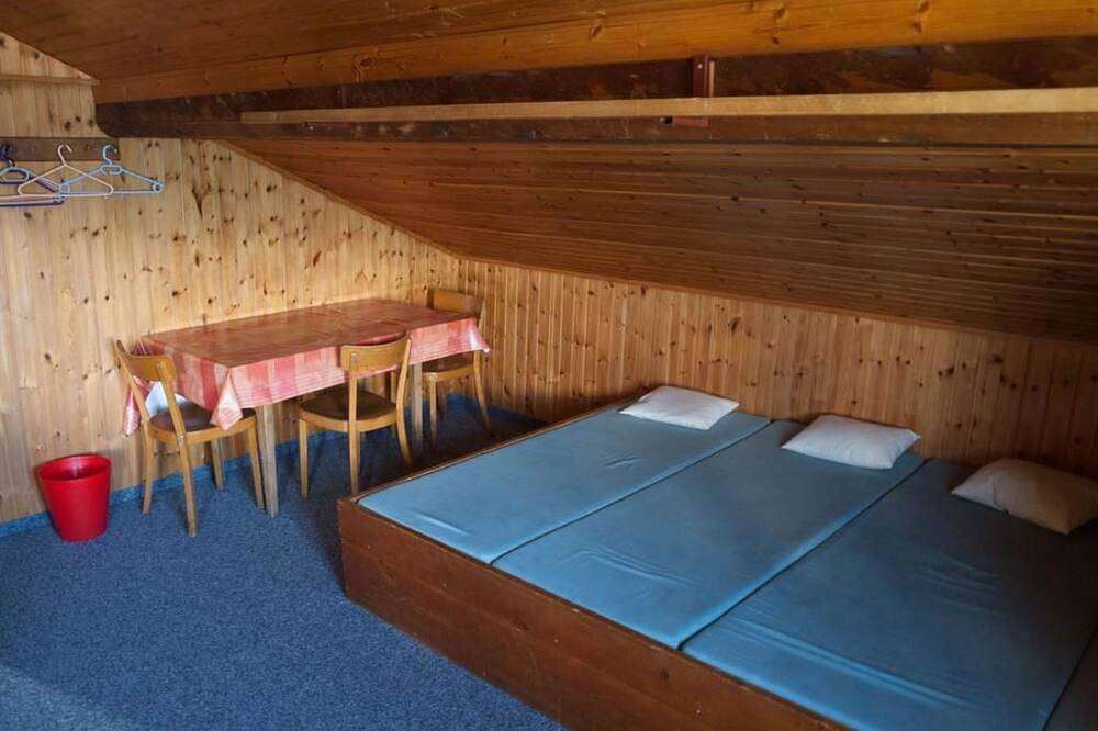 Appartement entier, Gruppenhaus Walliser Alpstyle 2. Stock in Rosswald, Brig