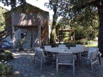 Gîte pour 4 personnes, avec terrasse ainsi que piscine et jardin en Corse