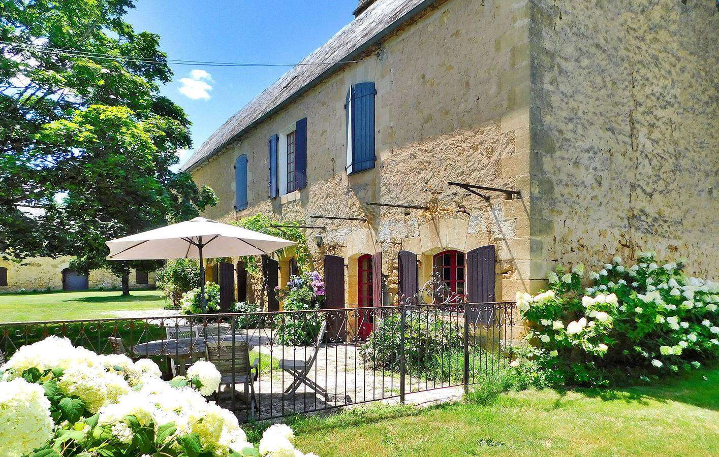 Appartement de luxe avec parking, piscine et WiFi près de Domme in Domme, Périgord Noir