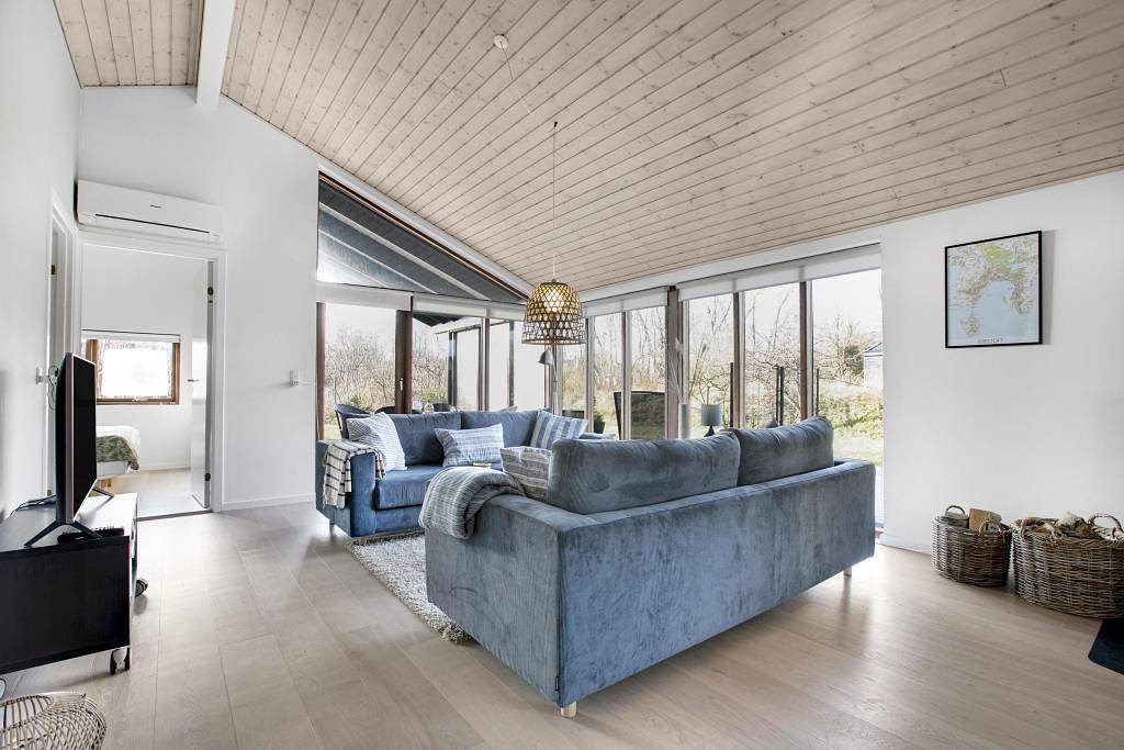 Bright and well-kept holiday home close to the beach, nature and charming Ebeltoft in Øerne, Ebeltoft
