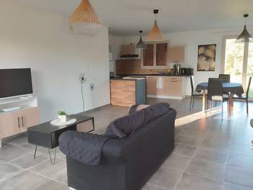 Location de vacances pour 6 personnes, avec vue et terrasse à Saint-Pardoux
