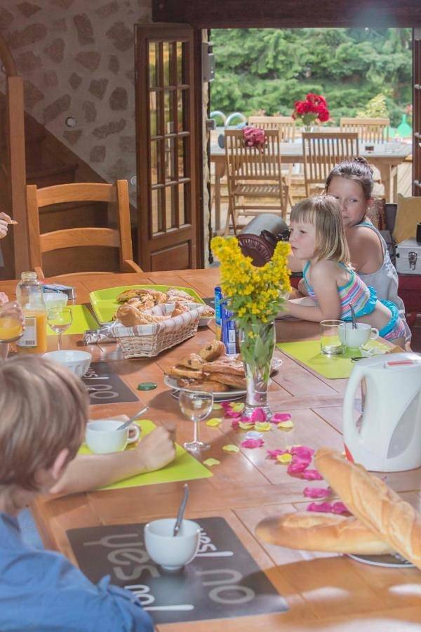 Location de vacances pour 18 personnes, avec piscine ainsi que bassin pour enfant et jardin, animaux acceptés à La Souterraine - 2