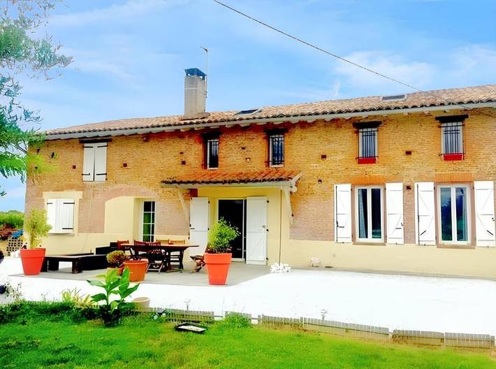 Gîte pour 4 personnes, avec piscine ainsi que terrasse et jardin, animaux acceptés à Saint-Jory - 2