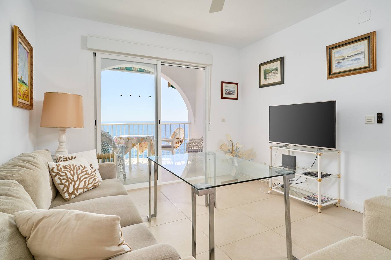Ganze Wohnung, Ferienwohnung 'Tyson' mit Meerblick, Gemeinschaftspool und Wi-Fi in Almuñecar, Costa Tropical