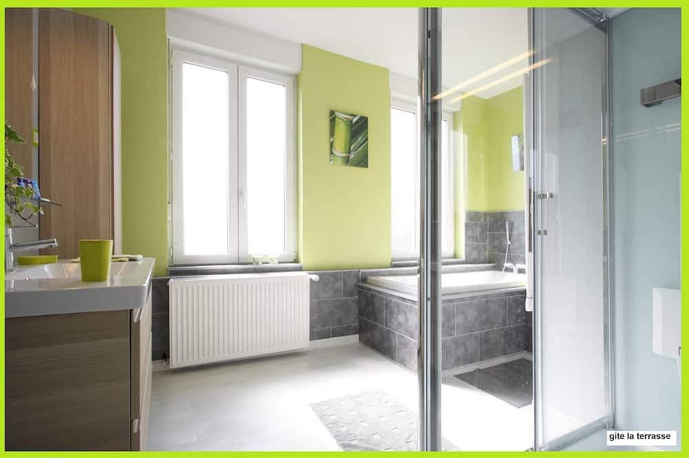 Appartement entier, Gite \"la terrasse\" dans un parc à quelques Kms de la cote ( 2 nuits mini) in Friville-Escarbotin, Région d'Abbeville