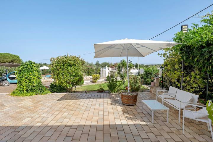Trullo 'Vito mit Pool' mit privatem Pool, Gemeinschaftsterrasse und Wi-Fi in Martina Franca, Tarent Provinz
