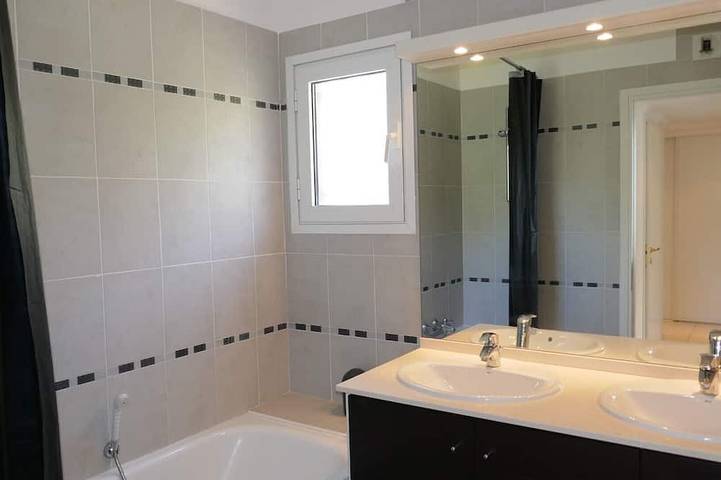 Gîte pour 6 personnes, avec piscine et terrasse dans Agay - 4