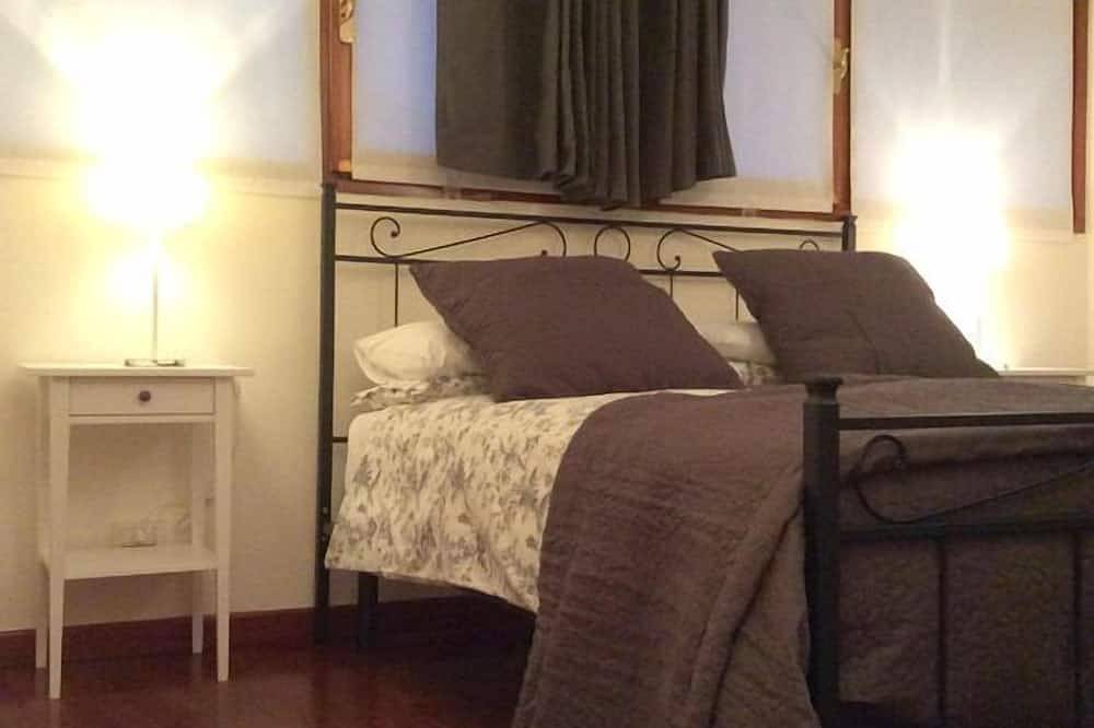 Apartamento entero, Acogedor apartamento en el centro histórico. in Alba, Langhe