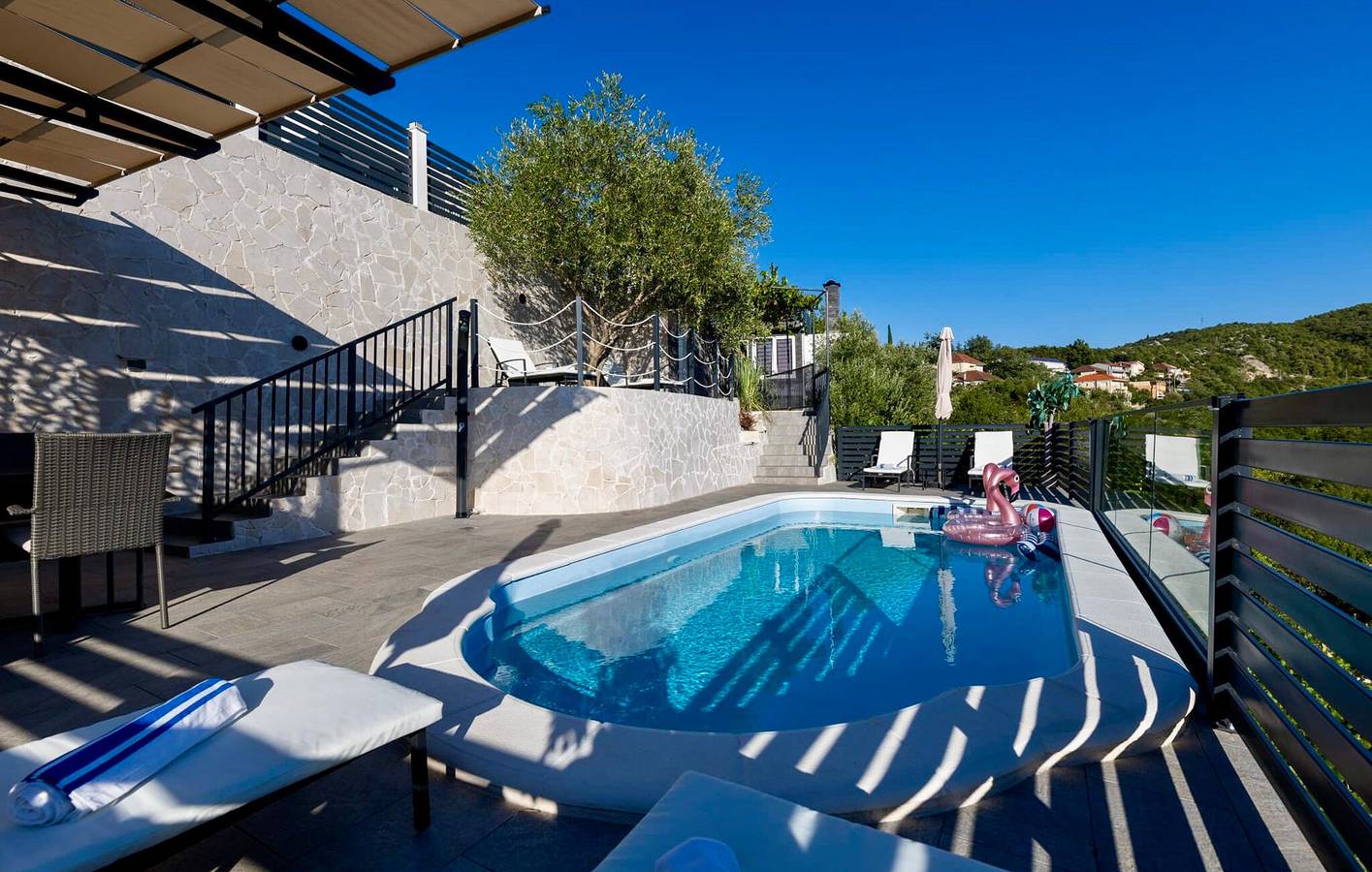 Gemütliche 200 m² große Ferienwohnung mit Pool und Terrasse in Vrgorac, 300 m vom Stadtzentrum entfernt in Vrgorac, Makarska Riviera