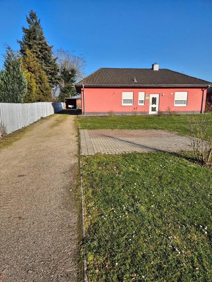 Ferienhaus für 6 Personen, mit Ausblick und Garten in Walow