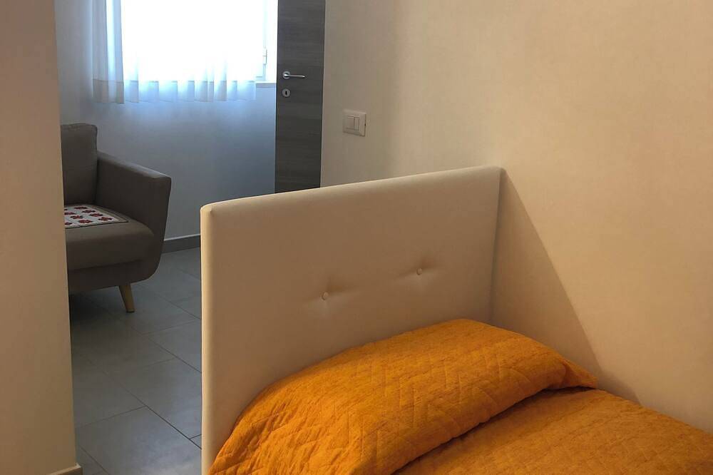 B&Bvalledegliulivi Triple room with pool view, single bed breakfast in Coppitella, Gargano