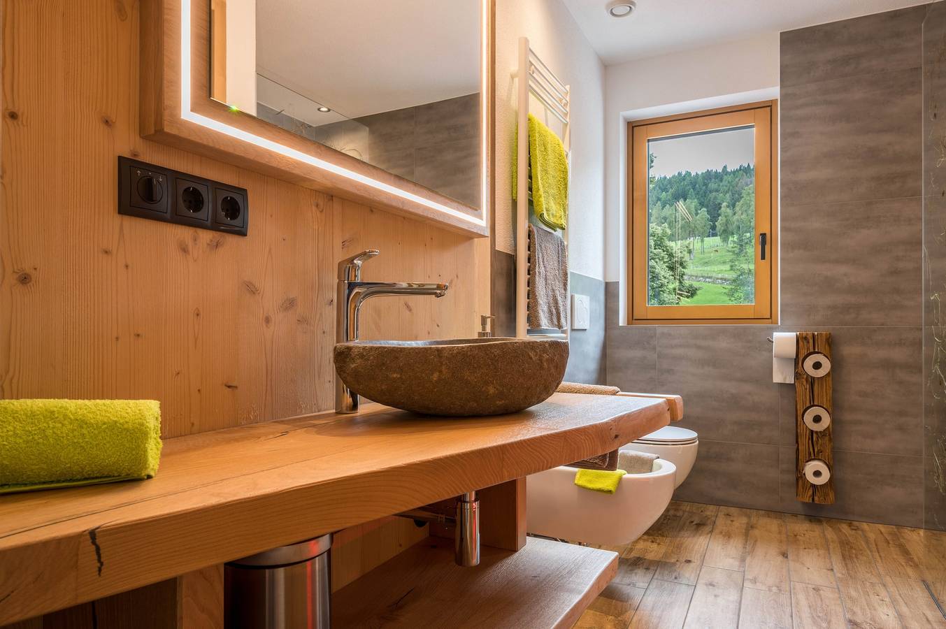 Ganze Wohnung, Ferienwohnung 'Forchnerhof Apt 2' mit Bergblick, Gemeinschaftsgarten und Wlan in Terenten, Dolomiti Superski