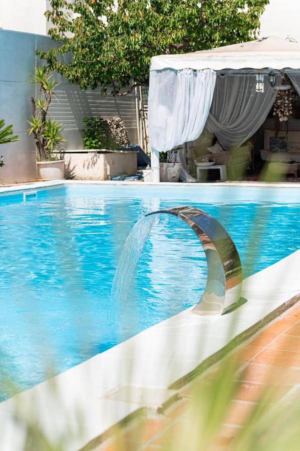 Alojamiento y desayuno para 3 personas, con jardín además de vistas y piscina - 1