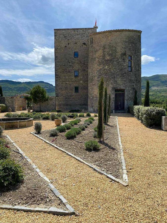 Chateau de Sainte Jalle in Sainte-Jalle, Région de nyons
