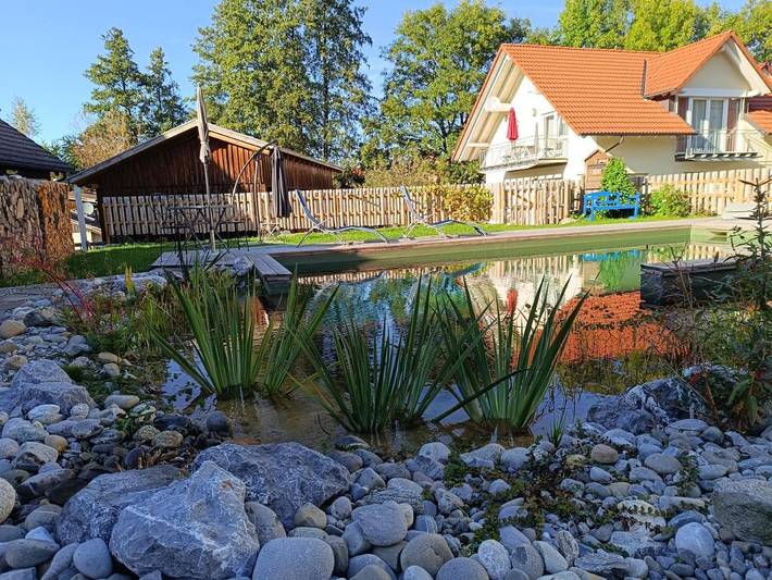 Ferienwohnung für 3 Personen, mit Terrasse und Garten sowie Pool und Sauna