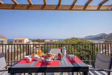 Gîte pour 6 personnes, avec jardin et balcon à Lumio