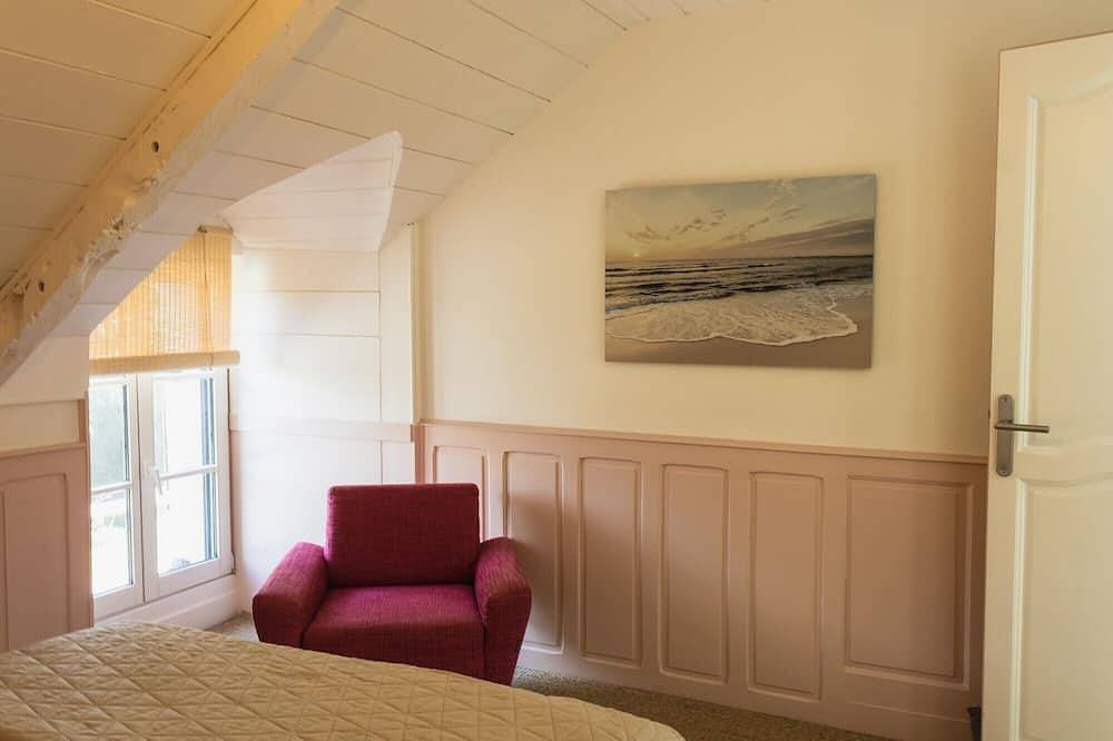 Holiday Home \"Ty Pesker\" with Air Conditioning in Pleurtuit, Saint-Malo region