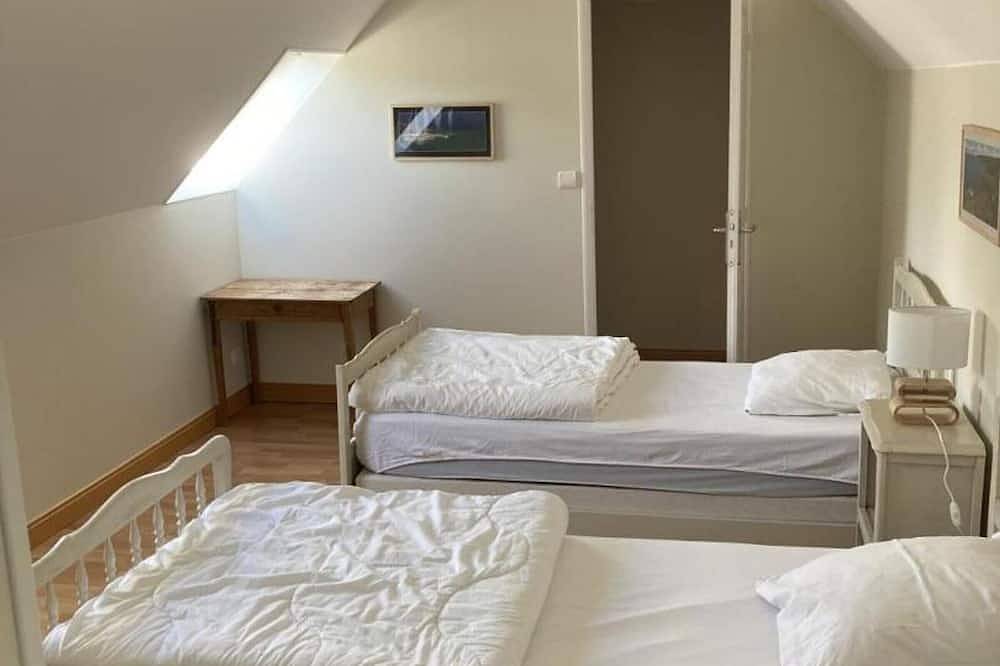 Charmante maison en pierre rénovée à La Hague, 3 chambres, animaux admis in Gréville-Hague, La Hague