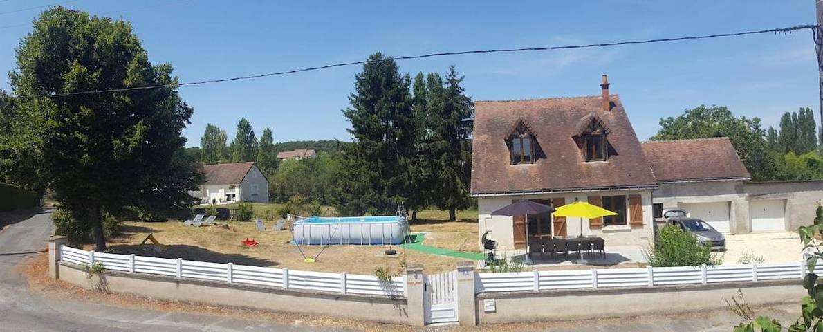 Location de vacances pour 12 personnes, avec vue ainsi que piscine et jardin, animaux acceptés à Saint-Jean-Saint-Germain - 3